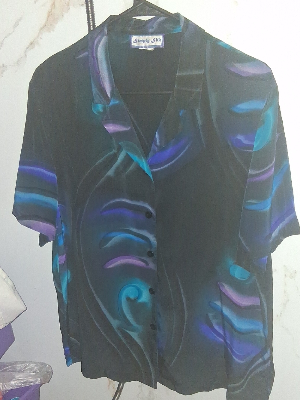 Simply Silk Short-Sleeve Black Button-down Blouse Violet/Blue Abstract Design XL